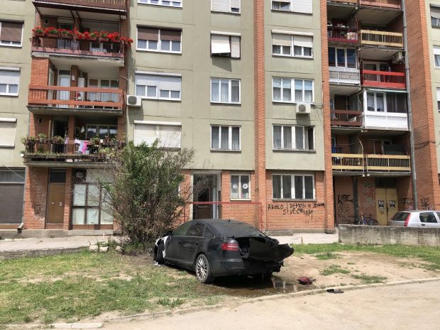 У Пироту изгорео аутомобил: Ауди у пламену